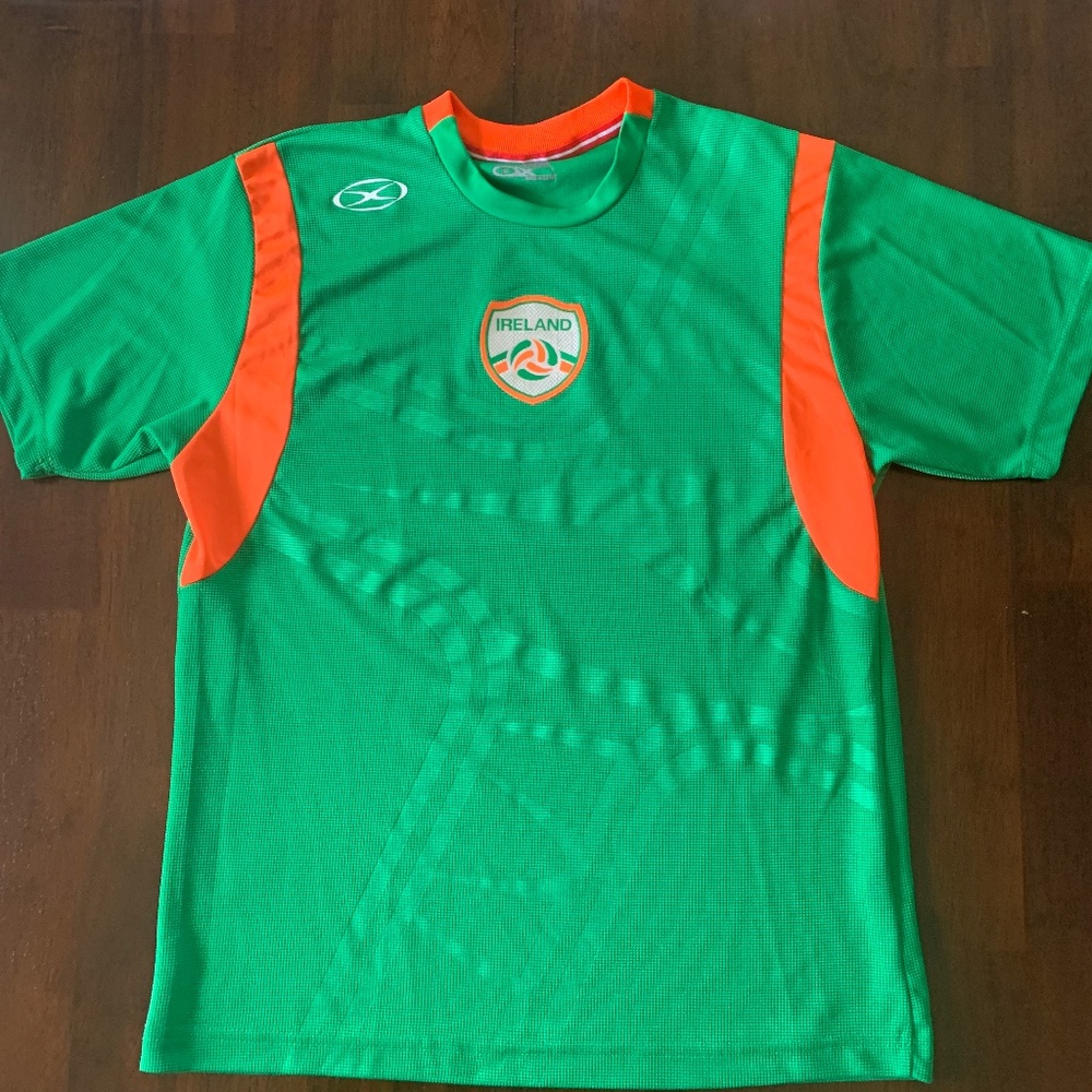 Men’s soccer T-shirt-size small